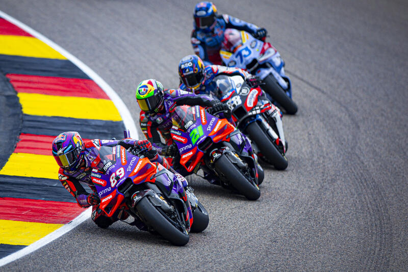 Mart&iacute;n is focused on getting back to the Championship lead. Morbidelli brushes the podium.