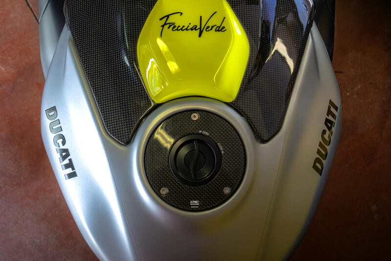 Fuel tank cap - flange CARBON FIBER