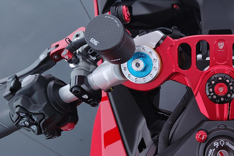 Cavallotto per Pompe Brembo &ndash; Senza Foro Specchio, Alluminio Anodizzato, Plug & Play