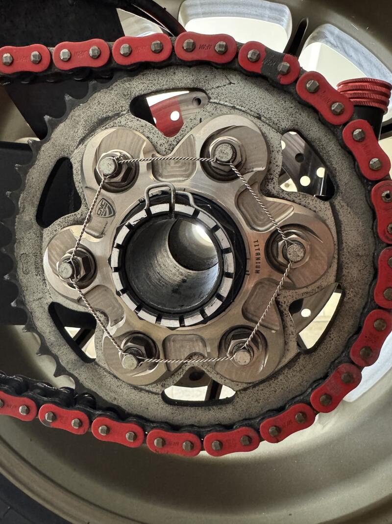 Nuts sets rear sprocket flange Ducati M10x1 Titanium