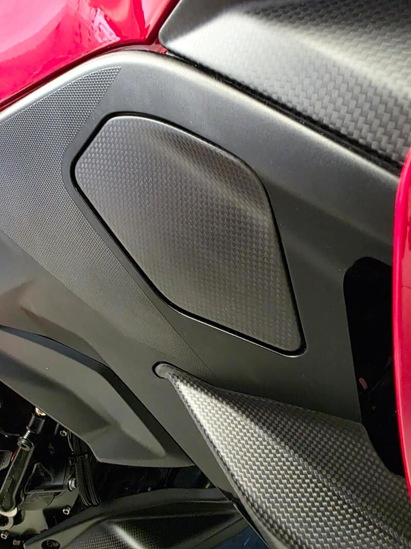 Right side flap in carbon for Ducati Multistrada V2 MY2025