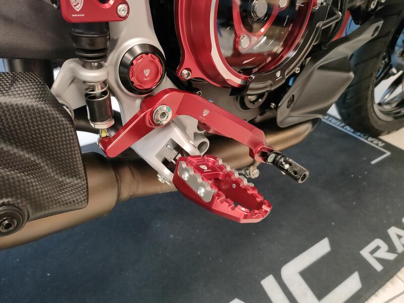 Footpegs kit driver - adapters for Ducati Multistrada V2 MY2025 and Hypermotard V2 MY2026