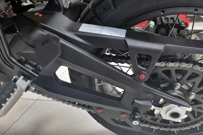 Screw kit chain protection top and bottom Ducati DesertX