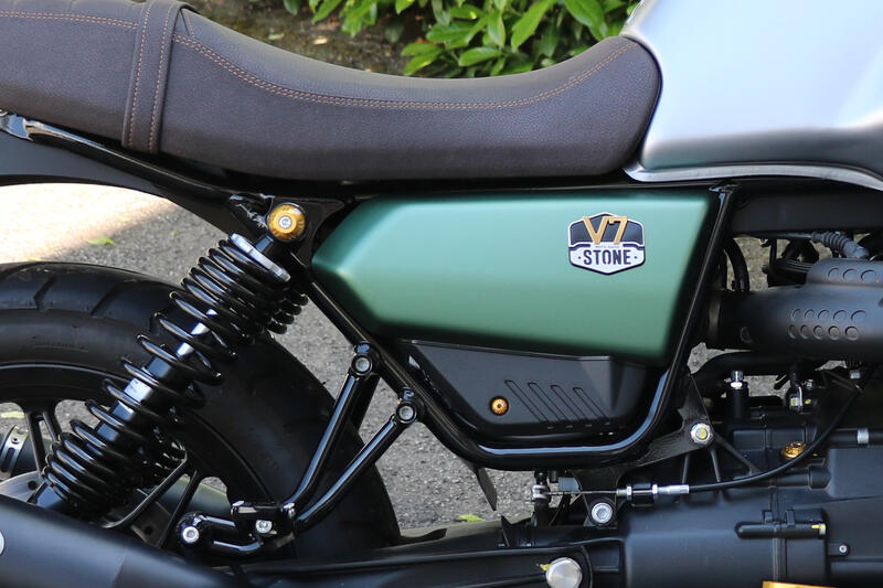 Screw kit side panels Moto Guzzi V7 Stone