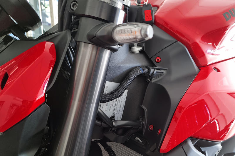 Screw kit steering head cover Ducati Streetfighter V2