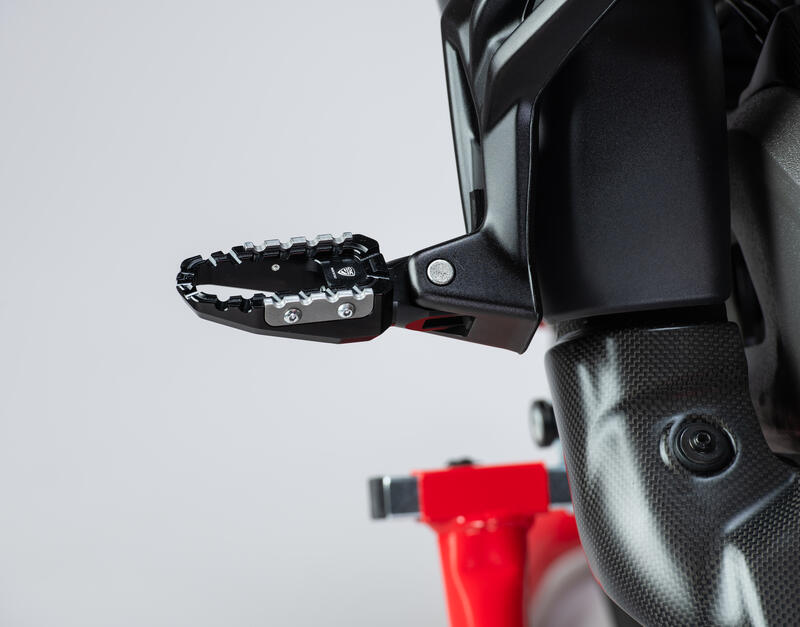 Footpegs kit TOURING passenger - adapters