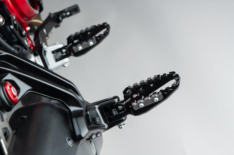 Footpegs kit TOURING - passenger