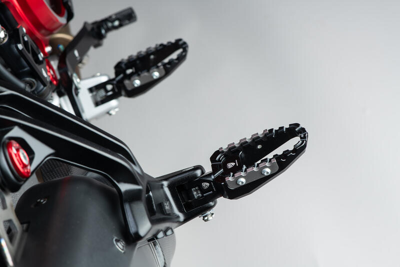 Footpegs kit TOURING passenger - adapters