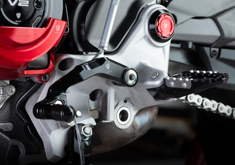 Footpegs kit TOURING - driver