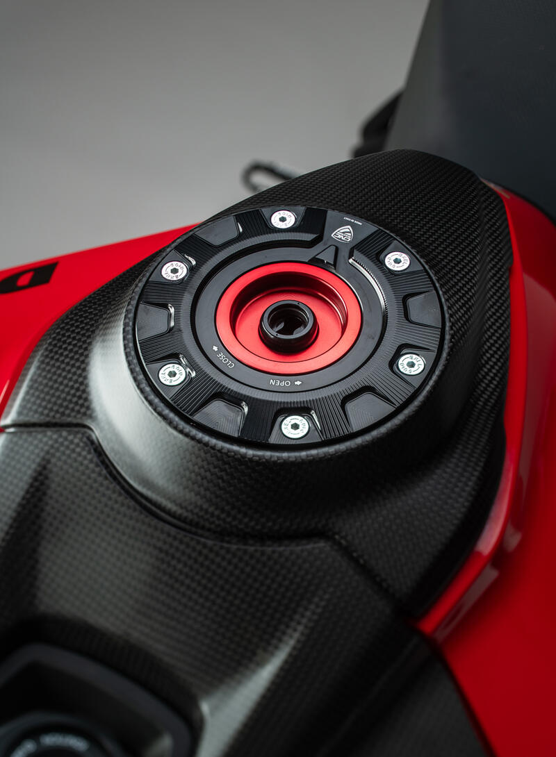Fuel tank cap - flange Gear