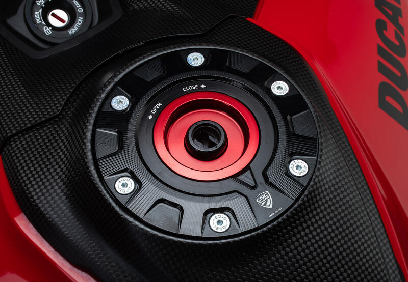 Fuel tank cap - flange Gear