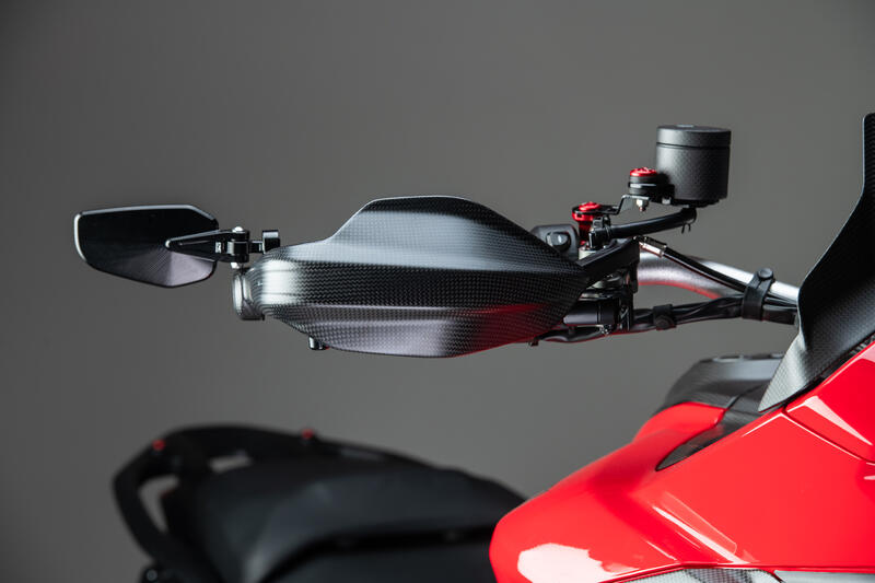 Paramani Ducati Multistrada V4 e V2 in carbonio