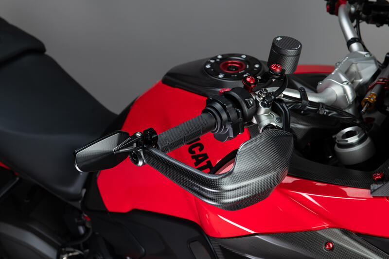 Paramani Ducati Multistrada V4 e V2 in carbonio