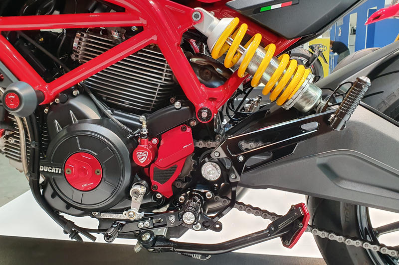 Adjustable rear sets Ducati