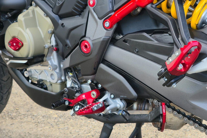 Frame side plates lower covers with holes carbon for Ducati Multistrada V4