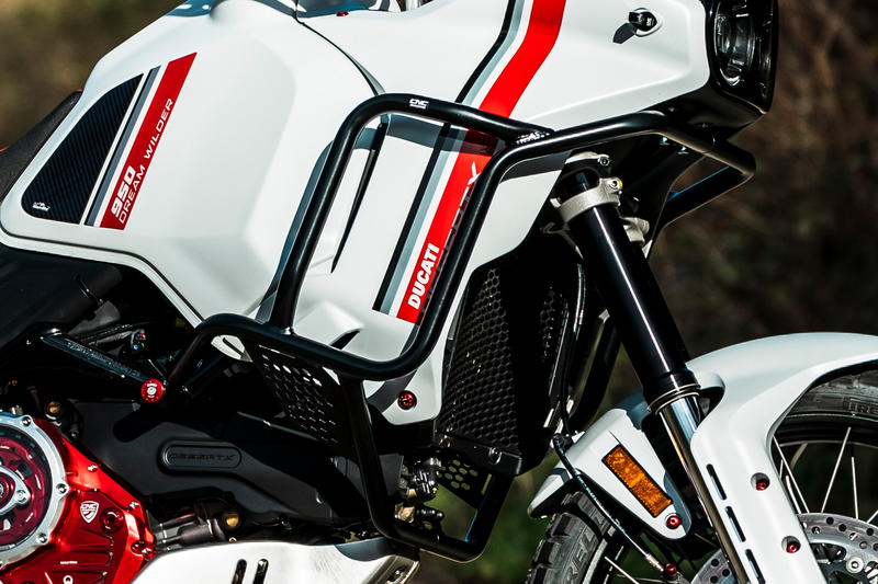 Paramotore Ducati DesertX in tubi di acciaio