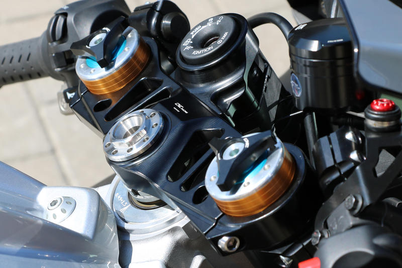 Triple clamps Aprilia RSV4 - Top Yoke