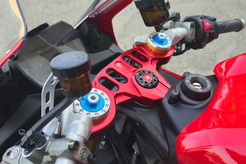 Triple clamps for Ducati Panigale V2 MY2025 - Top Yoke