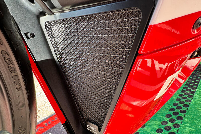 Radiator guard protection for Ducati 955 Panigale V2