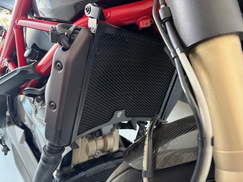 Radiator guard protection for Ducati Streetfighter 848 and 1098