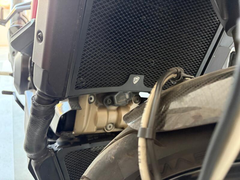 Radiator guard protection for Ducati Streetfighter 848 and 1098