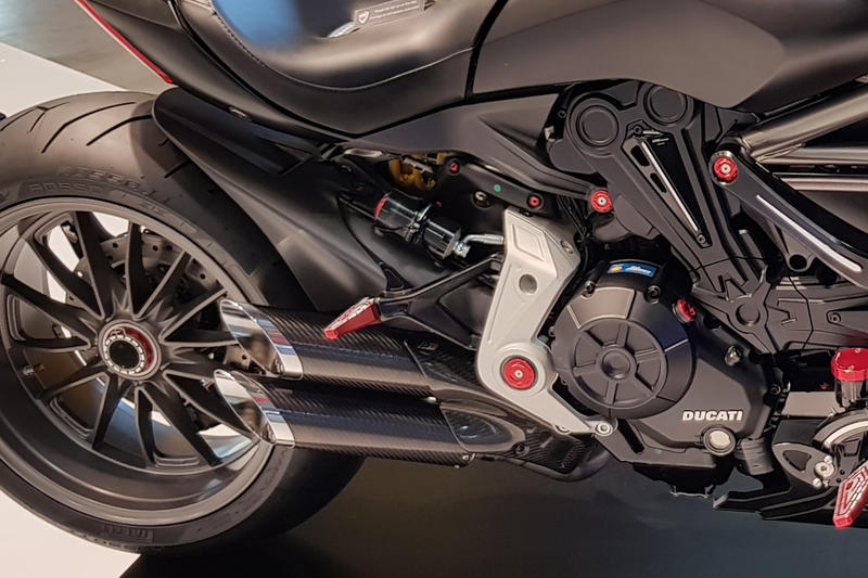 Supporto serbatoio ammortizzatore posteriore Ducati XDiavel - bicolore