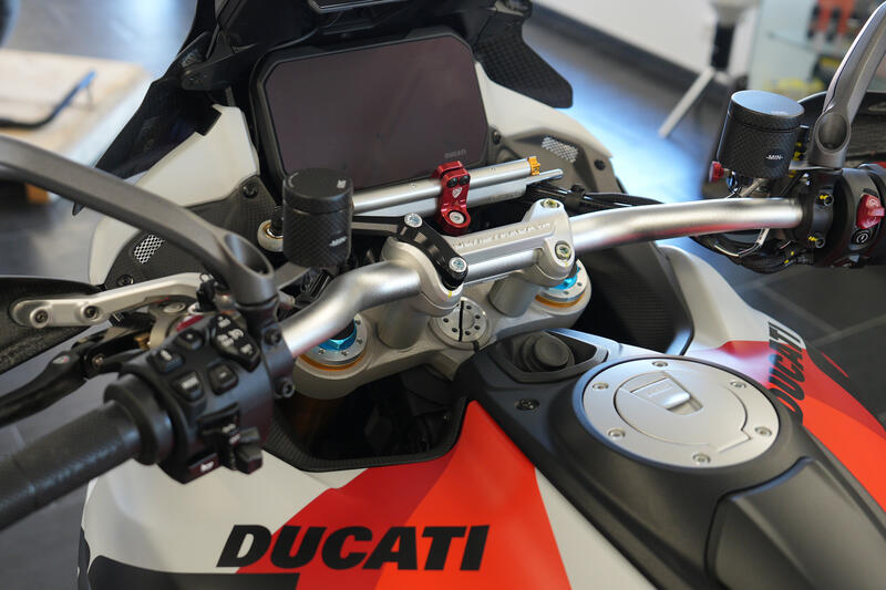 Supporto ammortizzatore di sterzo Ducati Multistrada V4 Pikes Peak e RS