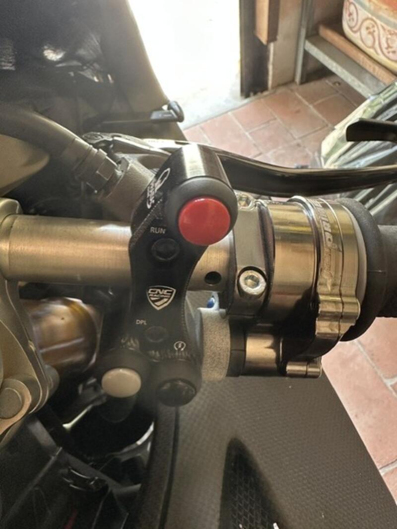 Right handlebar switch - OEM and RCS Brembo brake master cylinder - Pramac Racing limited Edition