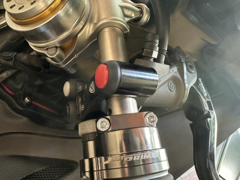 Right handlebar switch - OEM and RCS Brembo brake master cylinder