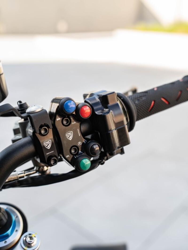 Right handlebar switch OEM and RCS Brembo brake master cylinder for Ducati Streetfighter V4
