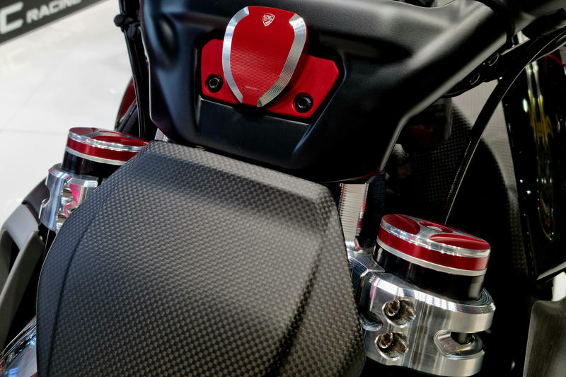 Fork leg plug cover Ducati Diavel V4