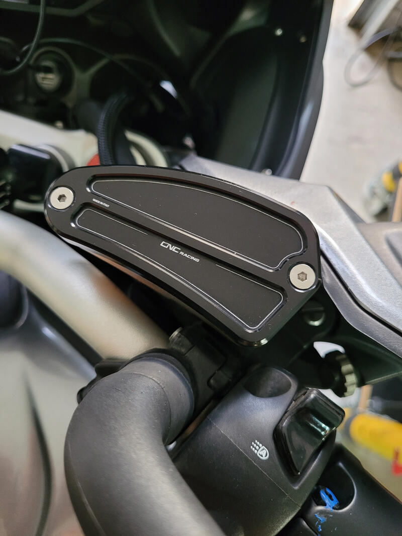 Front brake fluid reservoir cap MV Agusta