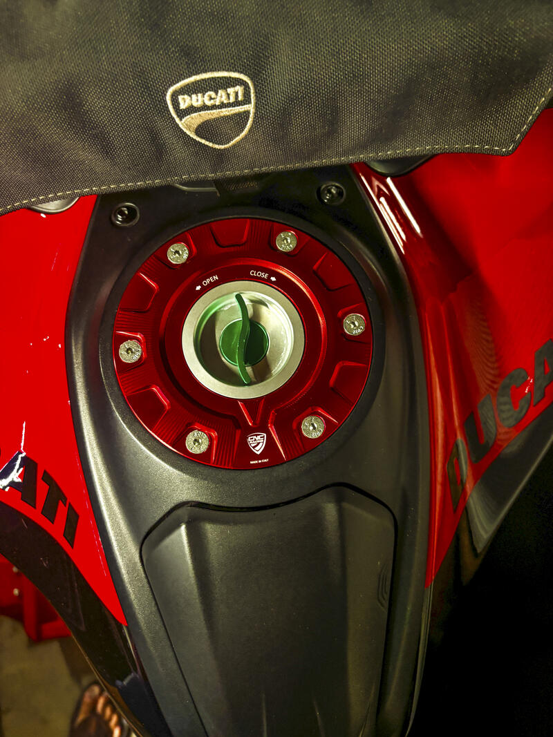Fuel tank cap Livery Tricolore for Ducati Diavel, Hypermotard and Multistrada