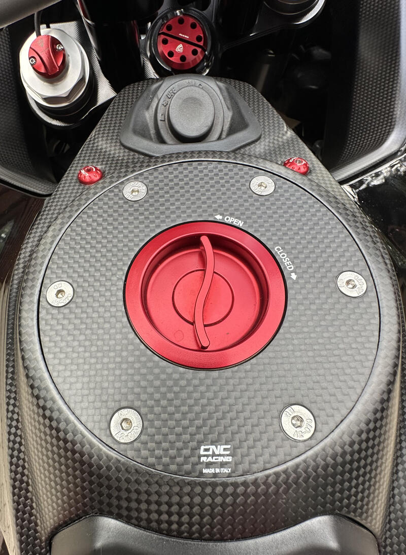 Fuel tank cap flange with carbon fiber for Ducati Diavel, Hypermotard and Multistrada