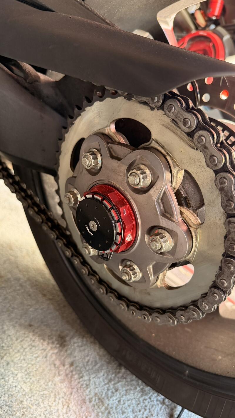 Tappo dado ruota posteriore lato sinistro per Ducati