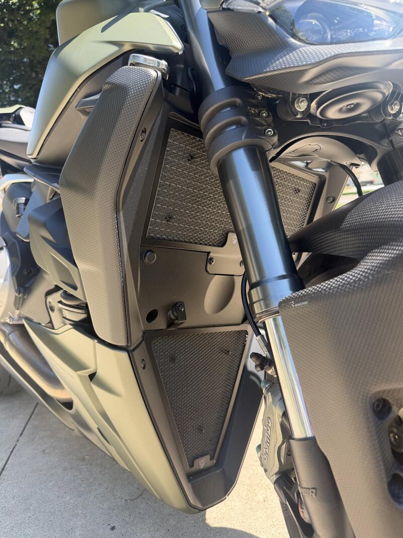 Radiator side panels carbon Ducati Streetfighter V2