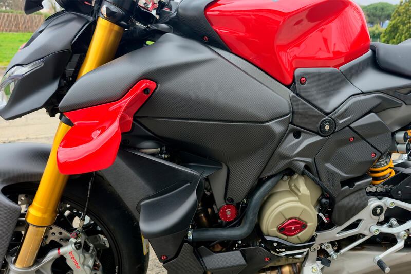 Cover pignone Ducati Panigale V4 e Streetfighter V4 MY2025 - carbonio