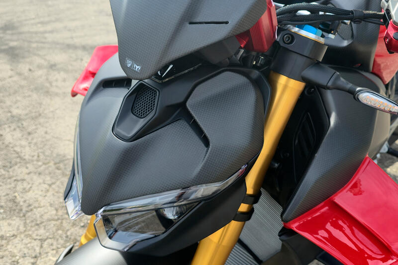 Headlight front cover Ducati Streetfighter V2 and V4 MY2025 - Carbon