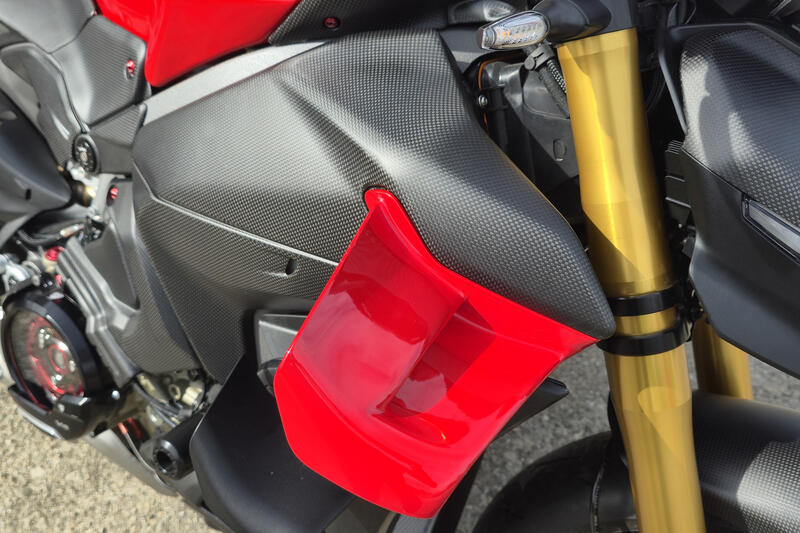 Fuel tank side covers left and right side Ducati Streetfighter V4  MY2025 - Carbon