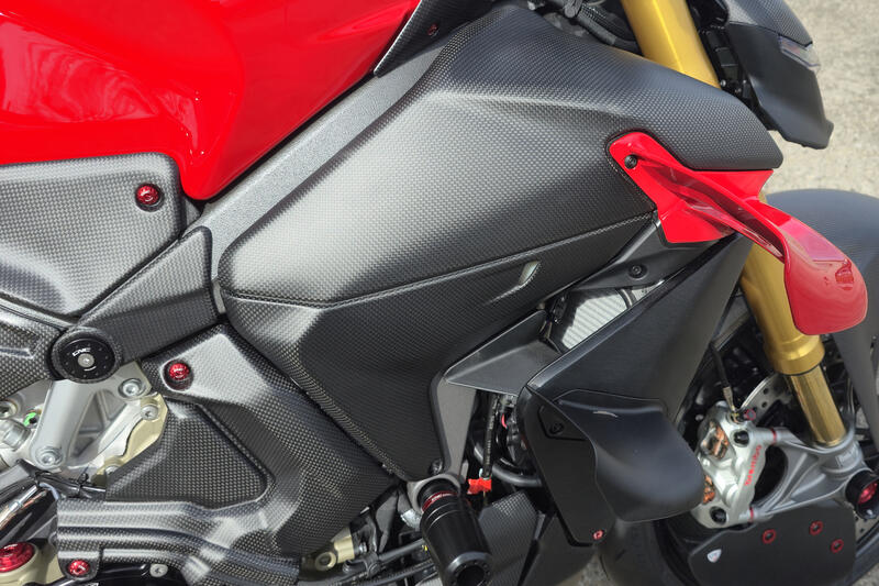Fuel tank side covers left and right side Ducati Streetfighter V4  MY2025 - Carbon