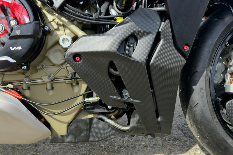 Sump guard Streetfighter V4  MY2025 - Carbon
