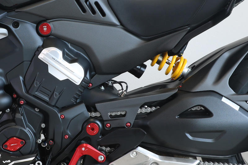 Upper chain guard Ducati Diavel V4 - Carbon