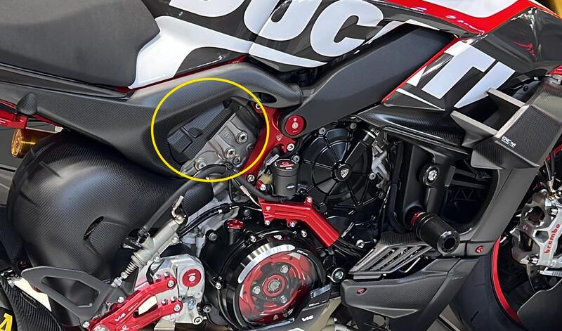 Cover testa cilindro posteriore Dx Ducati Panigale V4 / Streetfighter V4 - carbonio