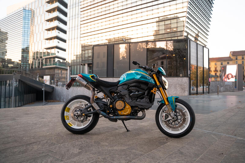 Copricinghie cilindro verticale Monster 937 - carbonio