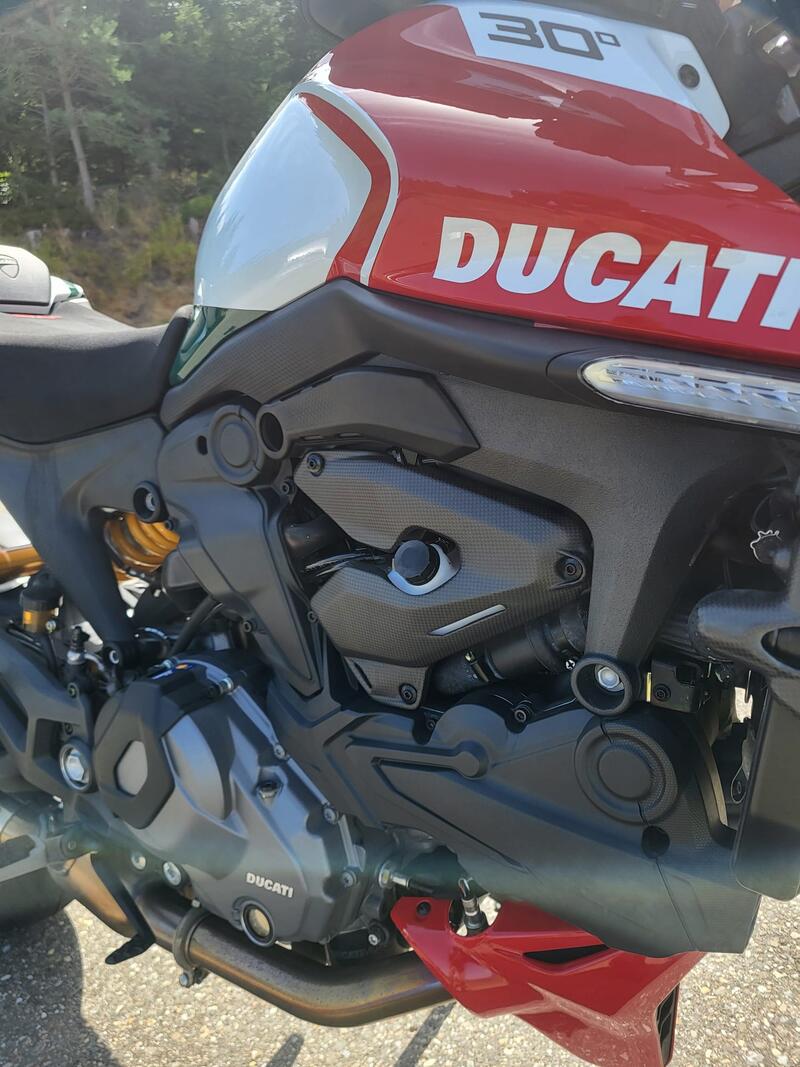 Engine side covers carbon Ducati Monster 937