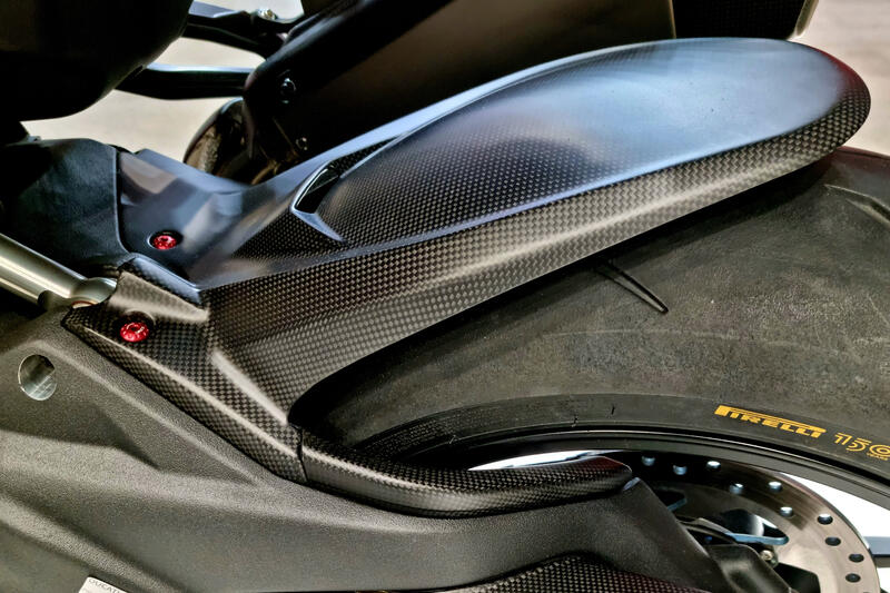 Passacavi forcellone in carbonio Ducati Multistrada V4 Pikes Peak e RS