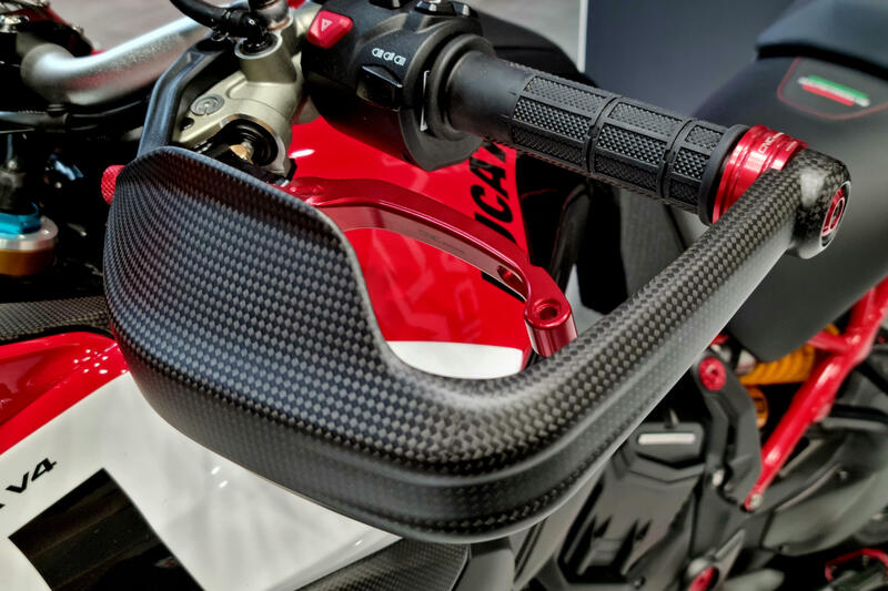 Paramani Ducati Multistrada V4 e V2 in carbonio