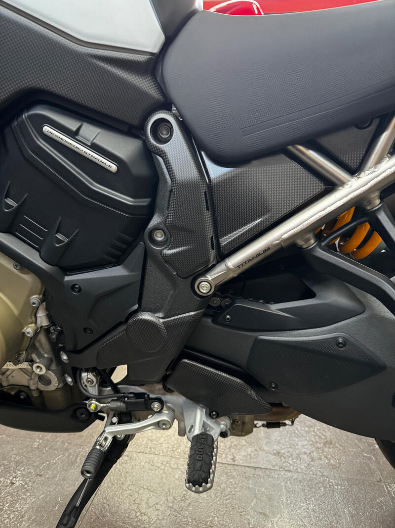 Frame side plates lower covers carbon no hole Ducati Multistrada V4