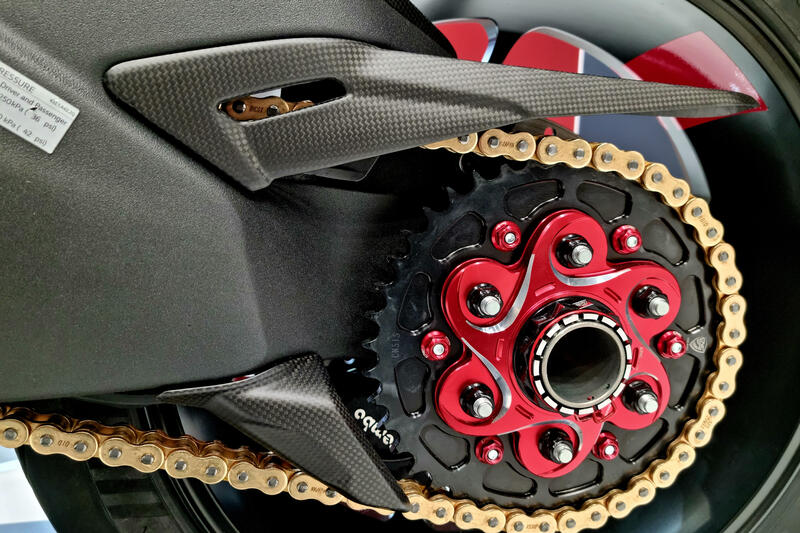 Upper chain guard carbon Ducati Multistrada V4 Pikes Peak and RS