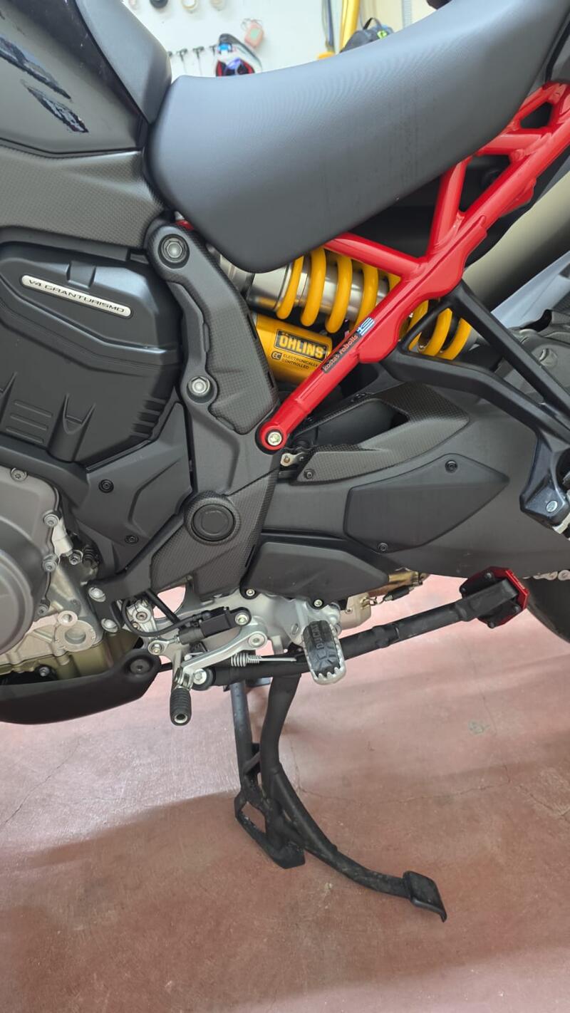 Frame side plates lower covers with holes carbon for Ducati Multistrada V4